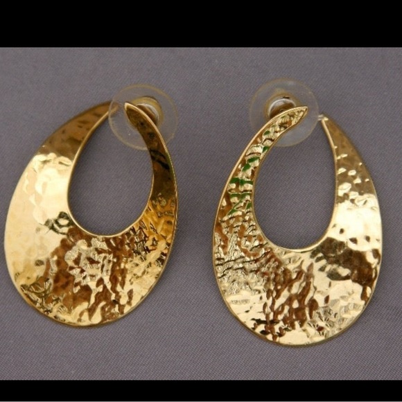 Vintage Modernist Hammered Gold Earrings - Picture 2 of 4